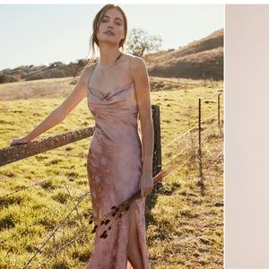 ✨ASTR the Label Gaia Floral Jacquard Midi Dress✨